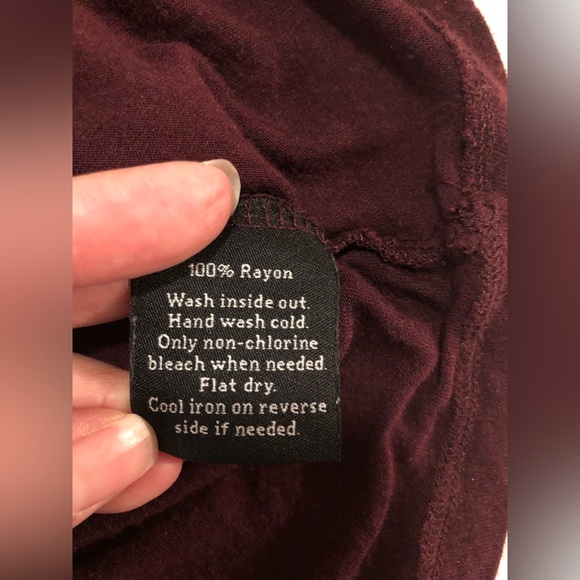 Rock & Republic, XL, 100% rayon plum light shimmer with deep front scoop - Picture 10 of 12